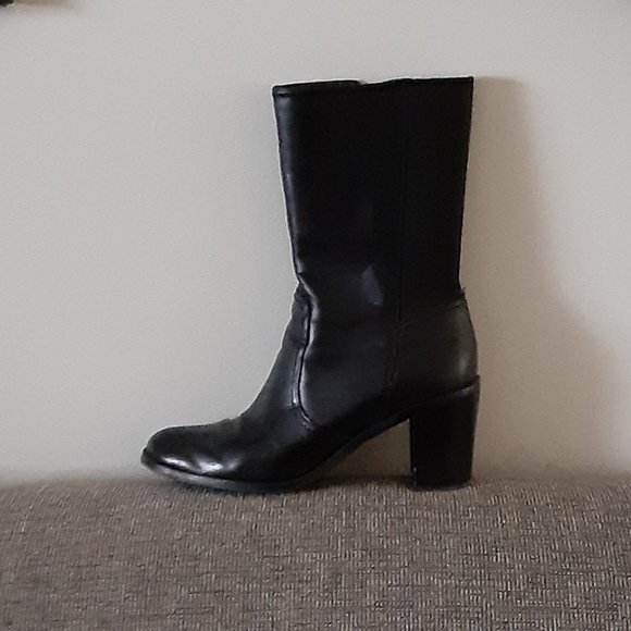 Ellen Tracy Shorty Boots 
